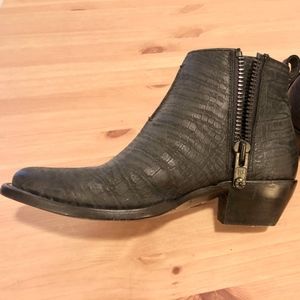 alligator skin bootie frye zipper side bootie sz 6